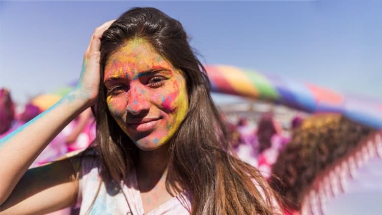 Get Rid Of Holi Colors Easily And Safely With Oil Cleansing