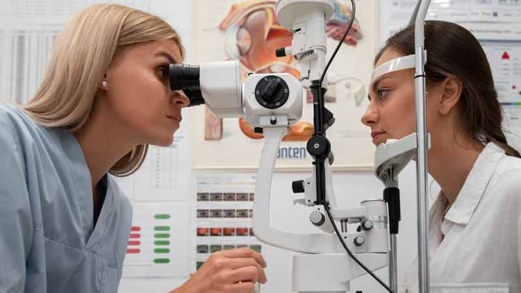 Who Is An Eye Doctor?
