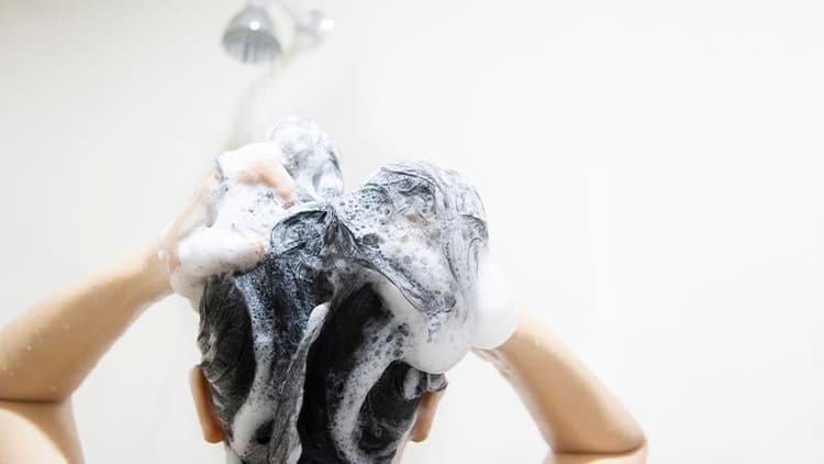 Can You Wash Your Hair During Menstruation?