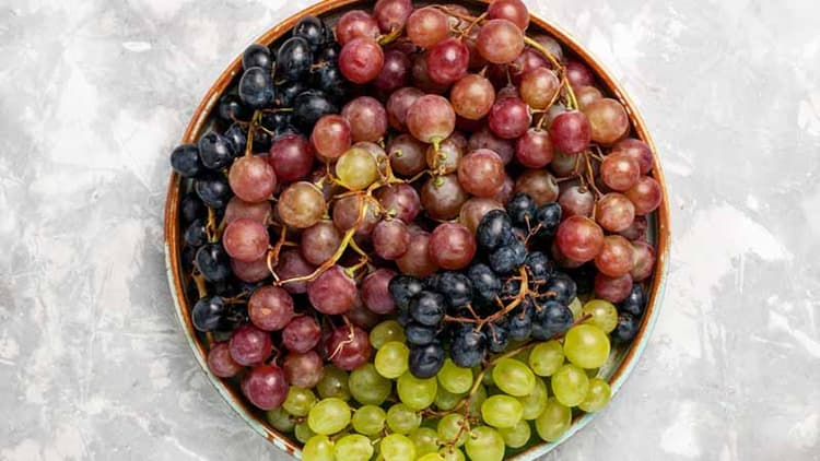 Which Grapes Are Healthiest: Green, Black, or Red?