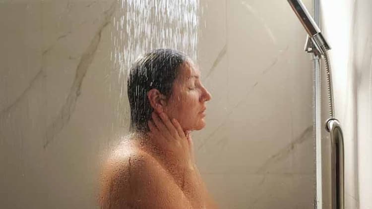Is Bathing At Night In Summer Advisable?