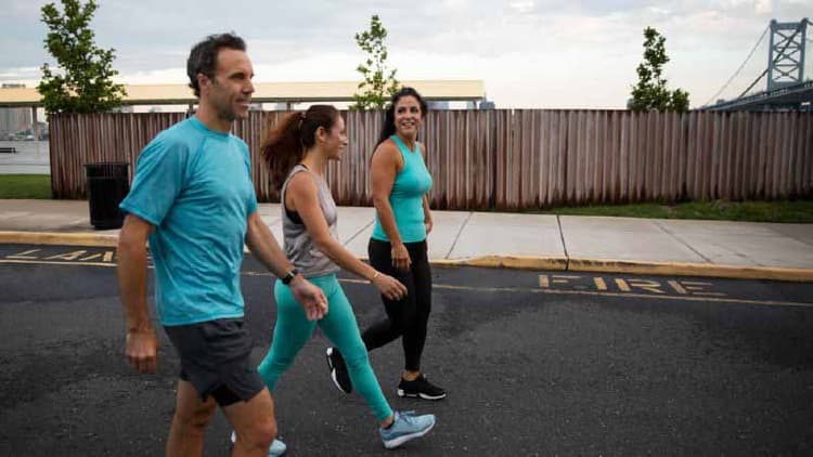 7 Reasons Walking Is Better Than Coffee For an Energy Boost