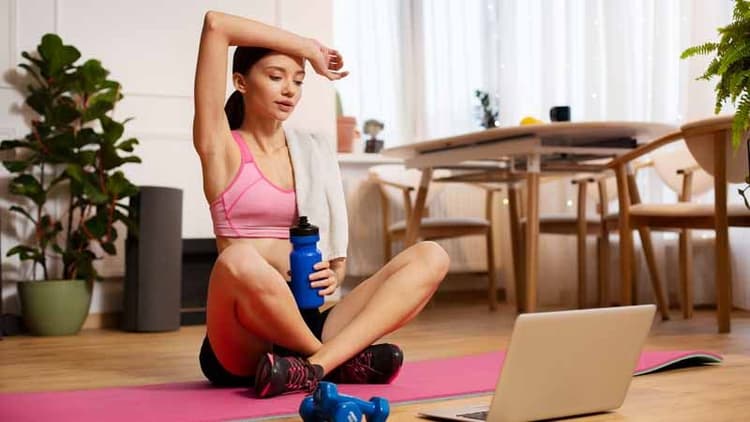 Want To Try Syncing Your Workouts to Your Menstrual Cycle? Here’s Where to Start