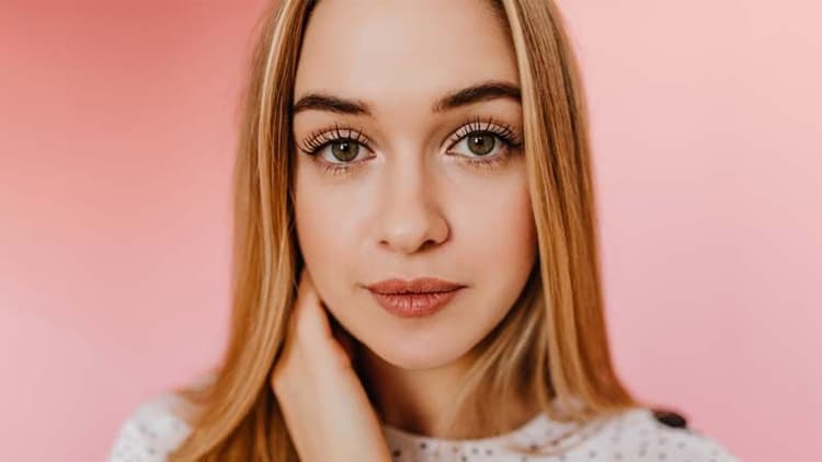 Secrets For Lush, Long Eyelashes!