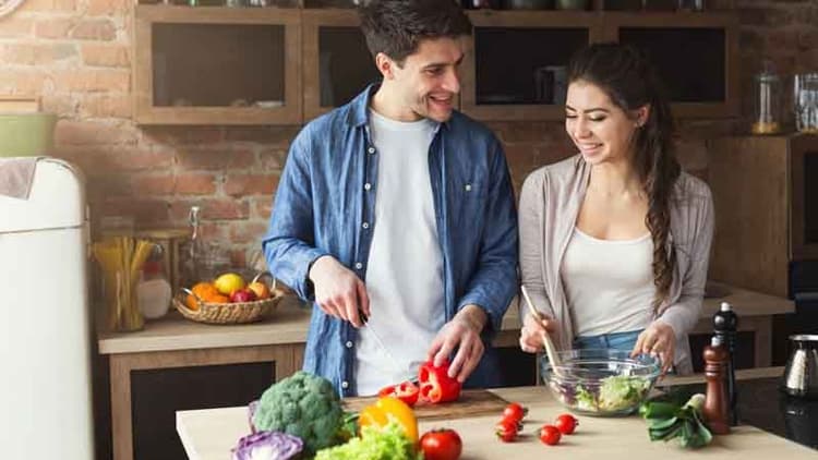 10 Fun Things Happy Couples Should Do Regularly