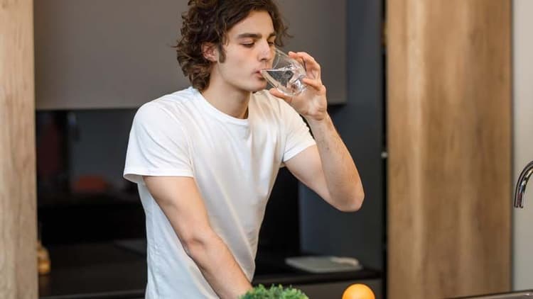 Should You Drink Water First Thing In The Morning?