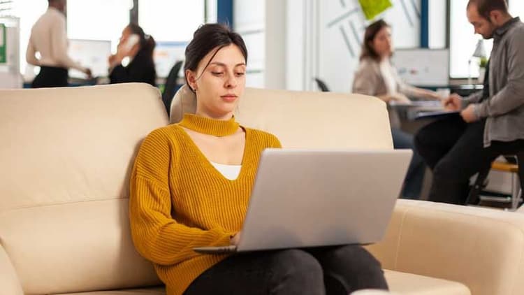 Psychology Tips: 5 Things You Should Keep Private At Your Workplace