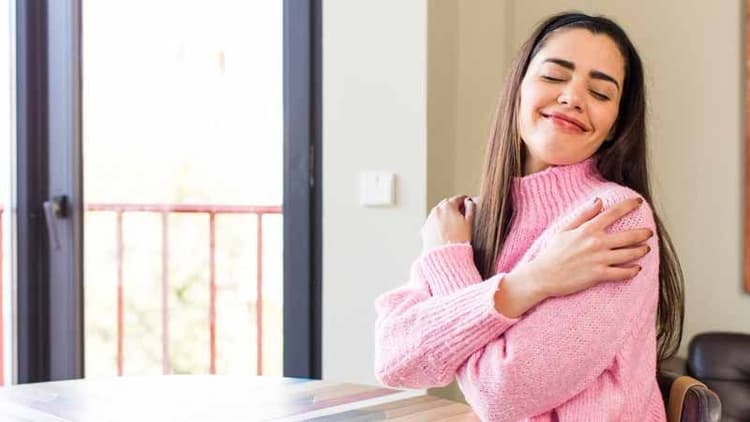 Vibe Higher: Repeat These 5 Mantras To Strengthen Self-Love & Inner Peace