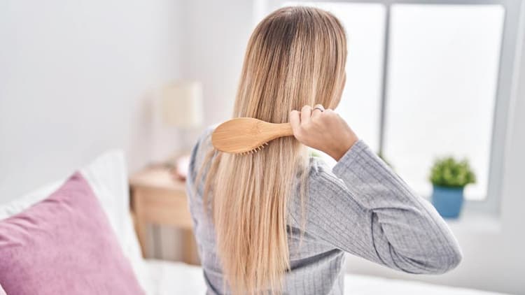 7 Night Haircare Hacks To Wake Up With Smooth, Healthy Hair