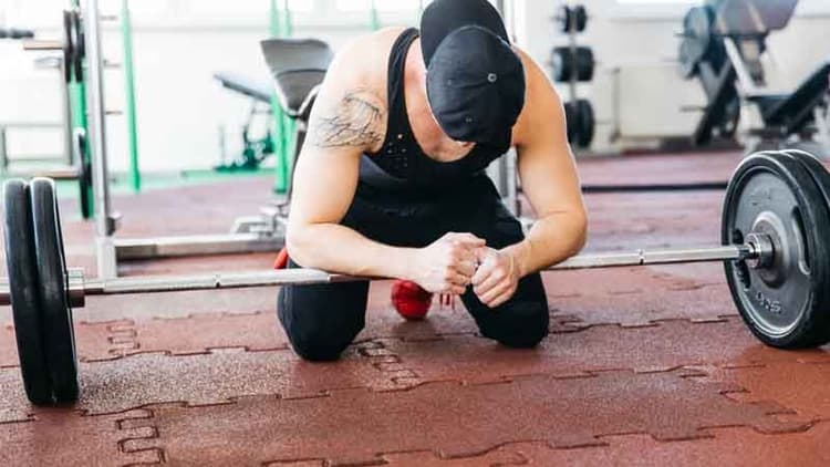 Why Your Lower Back Hurts After Deadlifts? (And The Simple Form Fix You’re Missing)