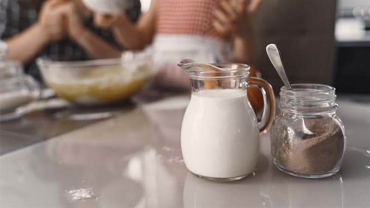 Daily Health Hack: Easy Ways To Spot Fake Or Adulterated Milk At Home