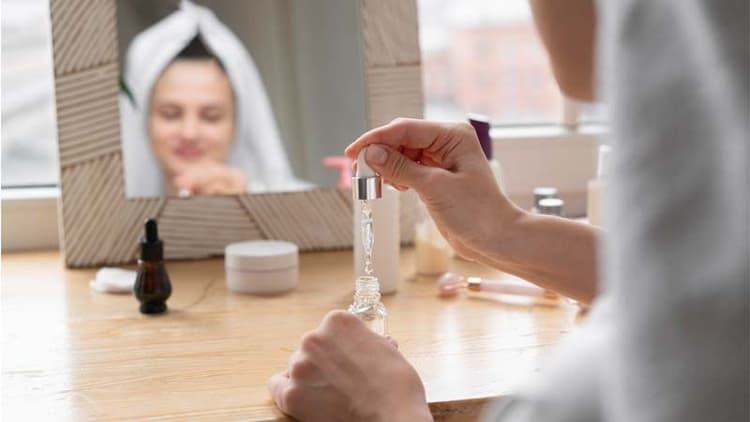 Face Serum Vs Moisturiser: Which One Do You Really Need?