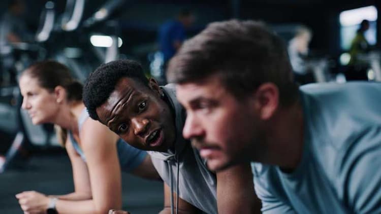 Social Fitness Vs. Personal Limits: How To Enjoy Group Workouts Without Overdoing It?
